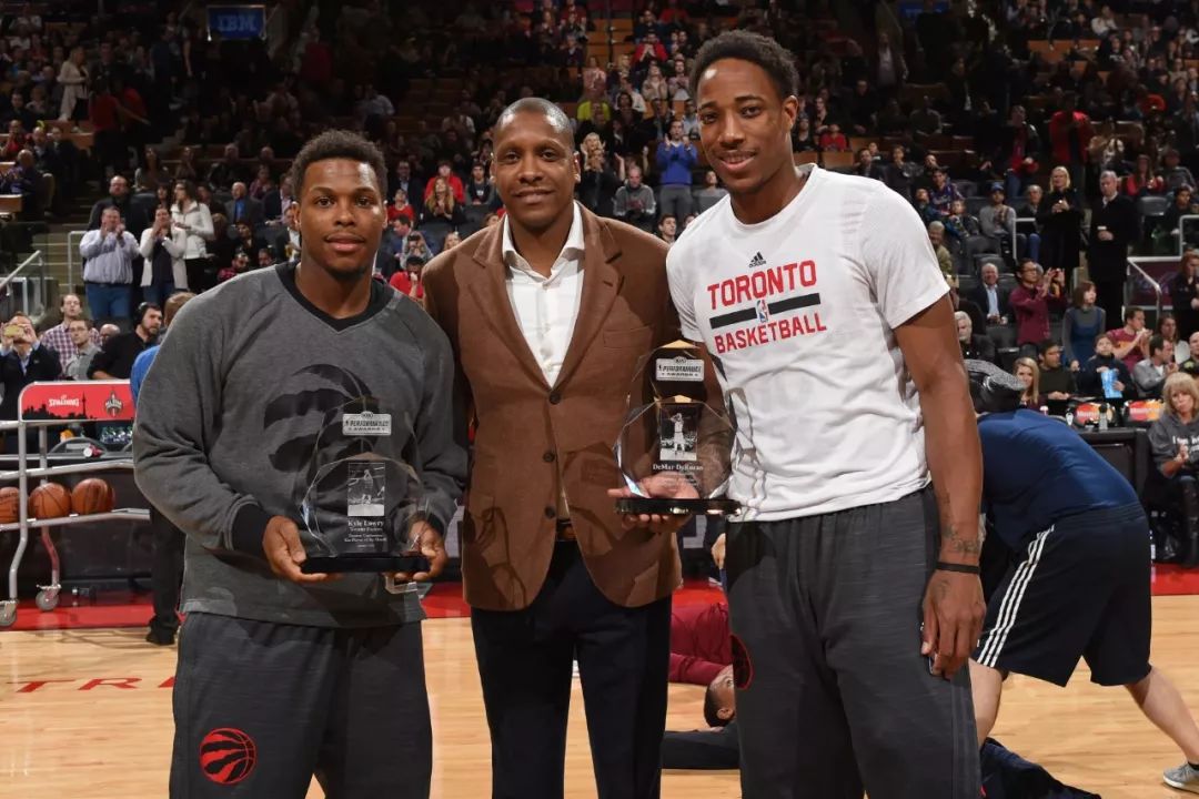 约基奇准三双，穆雷37+7力压福克斯，马刺奇兵7记三分射落掘金（约基奇准三双难救主，穆雷37+7压过福克斯，马刺奇兵7记三分掀翻掘金）