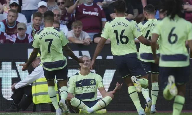 小佩顿第二节6中6独砍12分，带领勇士反超比分（小佩顿次节6投全中轰12分，助勇士实现反超）