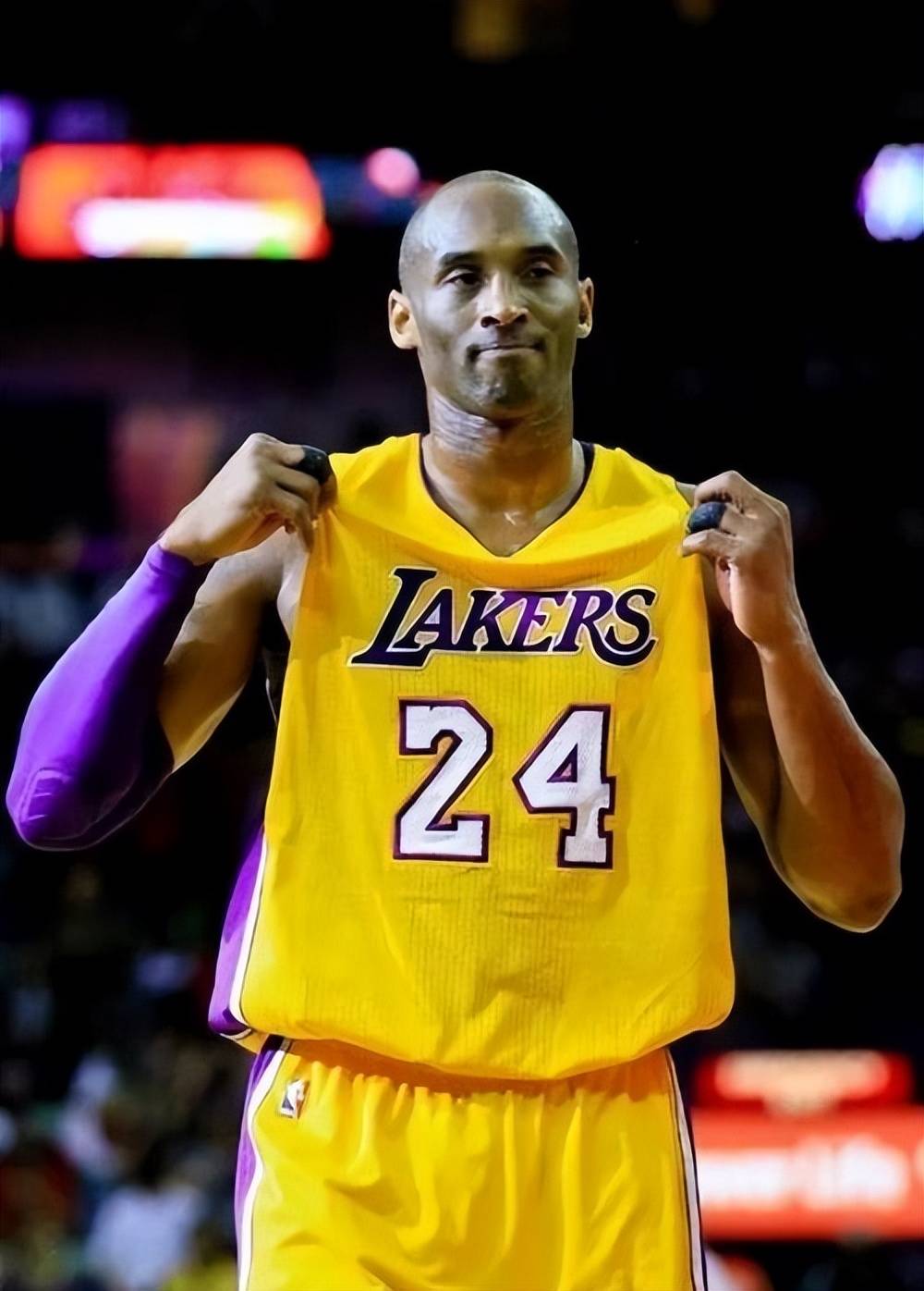 格纳布里：很高兴能拿下比赛，但最让人激动的是阿方索的回归（格纳布里：赢球令人欣喜，更让人振奋的是阿方索的复出）