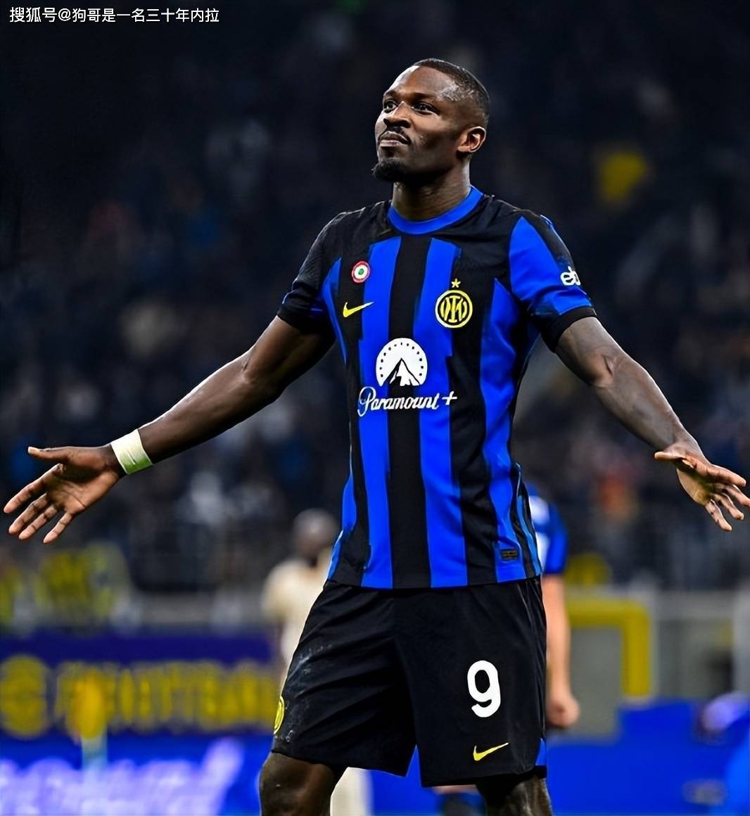 NBA：詹姆斯30+10+8 湖人险胜灰熊（詹姆斯砍下30分10篮板8助攻，湖人险擒灰熊）