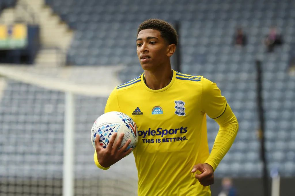 拉波尔塔：已与欧足联协商在诺坎普踢欧冠，对获准持乐观态度（拉波尔塔：已与欧足联沟通在诺坎普进行欧冠，审批前景乐观）