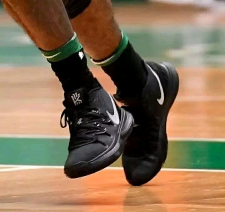 对手主教练无奈摇头（对方主帅无奈摇头）