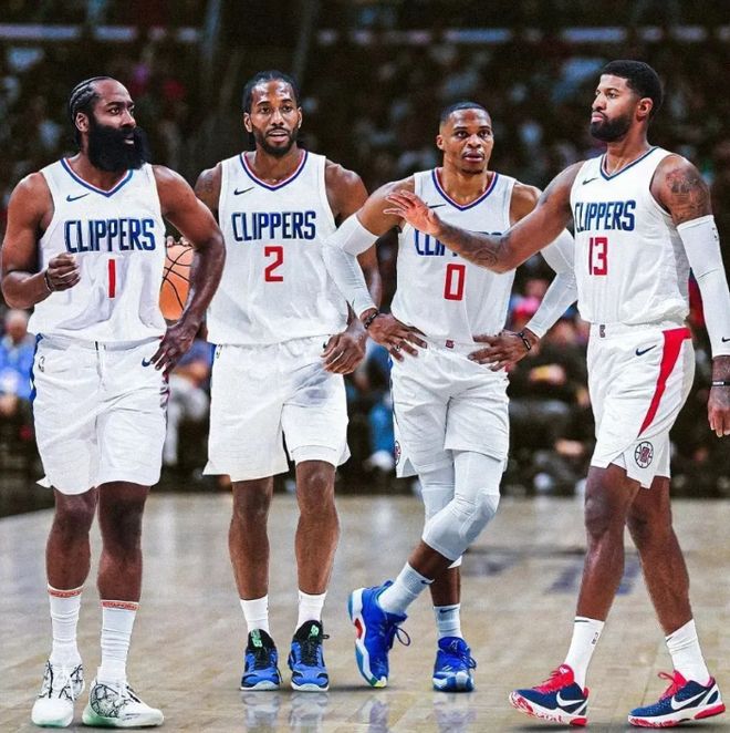 西媒：皇马球员告别“看心情踢球”，全队主动担责并力挺主帅（西媒：皇马将士不再“看心情踢”，全队自觉担责力挺主帅）