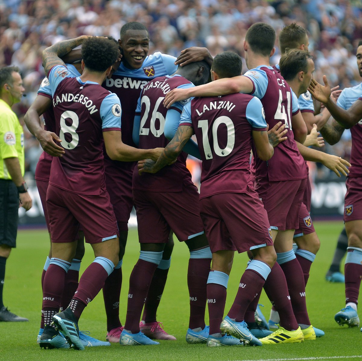 官方：泽林斯基战维罗纳轰出的世界波当选意甲11月最佳进球（意甲官宣：泽林斯基对阵维罗纳的惊艳世界波当选11月最佳进球）