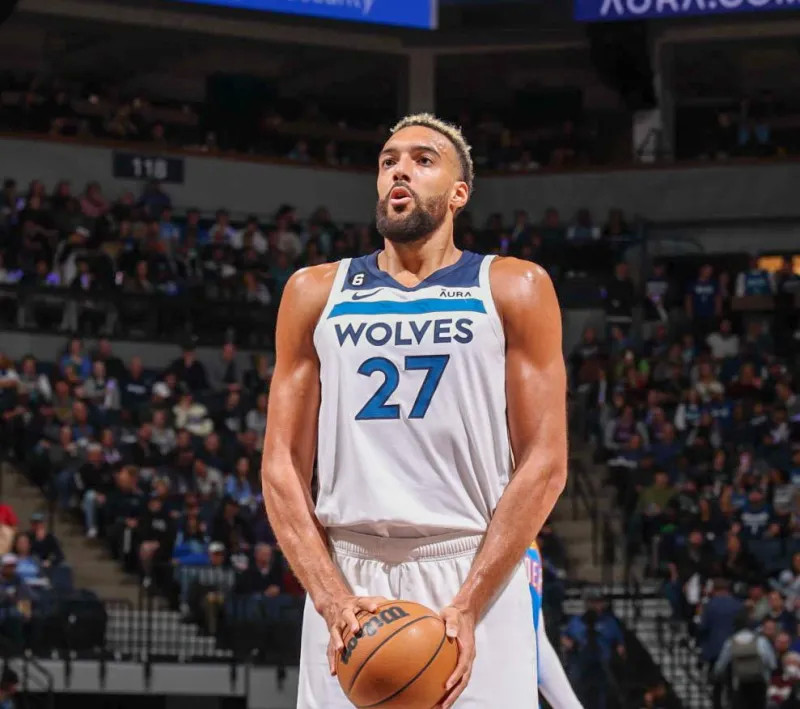 记者：多队关注赫塔16岁中场艾希霍恩，球员解约金1000-1200万（记者：多家球队有意赫塔16岁中场艾希霍恩，解约金约1000-1200万）