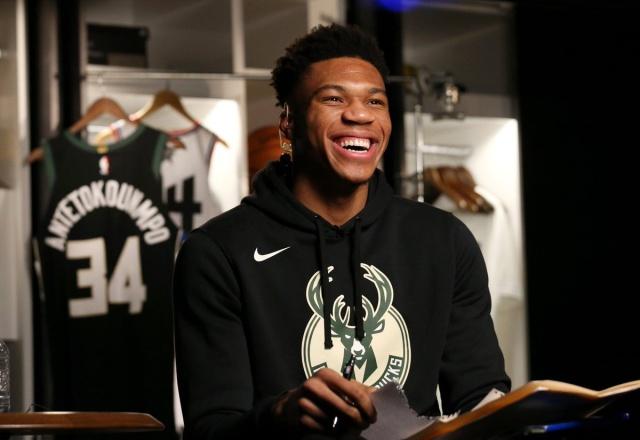 剑南春｜尤文2-1逆转卡利亚里，伊尔迪兹双响，弗拉霍维奇伤退（剑南春｜尤文2-1逆转卡利亚里：伊尔迪兹梅开二度，弗拉霍维奇伤退）